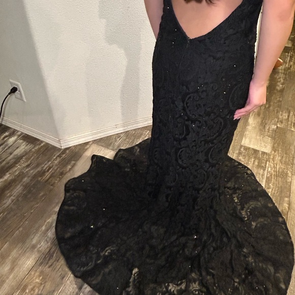 Ellie Wilde Black Floral Off-Shoulder Dress - Picture 3 of 4